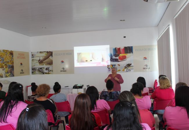 Prevenção do Câncer de Mama é tema de palestra no Fundo Social de Solidariedade do Outubro Rosa