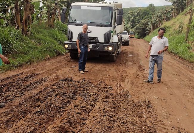Serviços Municipais está realizando manutenções nas estradas da Vila Bráz e Abóbora 
