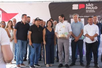 Foto - Inauguração do Empreendimento Cajati D- 65 casas e entrega de 280 títulos de Regularização Fundiária