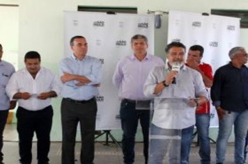Foto - Entrega de Títulos de Regularização Fundiária