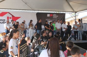 Foto - Inauguração do Empreendimento Cajati D- 65 casas e entrega de 280 títulos de Regularização Fundiária