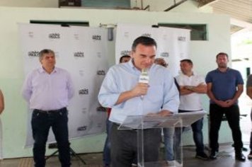 Foto - Entrega de Títulos de Regularização Fundiária