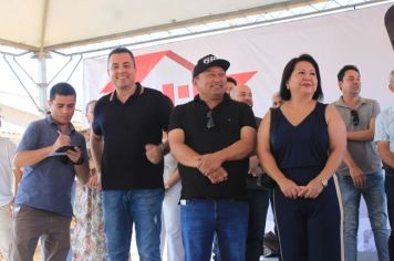 Foto - Inauguração do Empreendimento Cajati D- 65 casas e entrega de 280 títulos de Regularização Fundiária