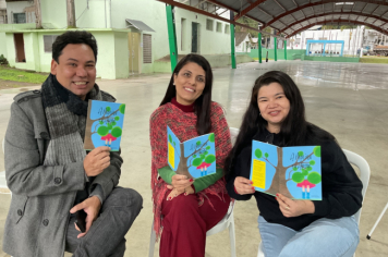 Foto - Sessão de Autógrafos - Árvore Guararema