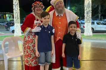 Foto - Chegada do Papai e Mamãe Noel em Cajati 