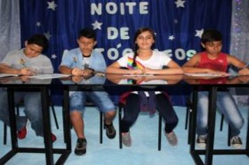 Foto - Noite de Autógrafos com Alunos Escritores