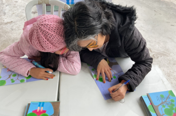 Foto - Sessão de Autógrafos - Árvore Guararema