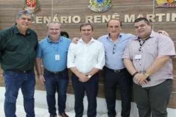 Foto - Entrega de Títulos de Regularização Fundiária - Bairro Parafuso