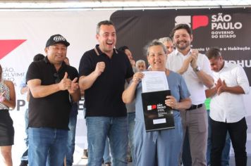 Foto - Inauguração do Empreendimento Cajati D- 65 casas e entrega de 280 títulos de Regularização Fundiária