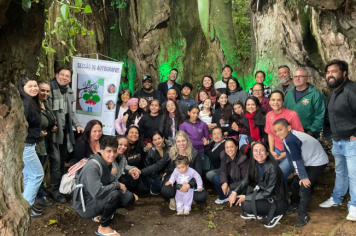 Foto - Sessão de Autógrafos - Árvore Guararema