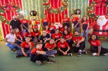 Foto - Movimento Natalino – Papai Noel e Ônibus Iluminado