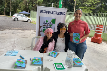 Foto - Sessão de Autógrafos - Árvore Guararema