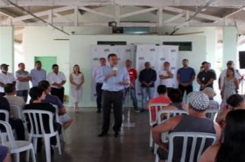 Foto - Entrega de Títulos de Regularização Fundiária