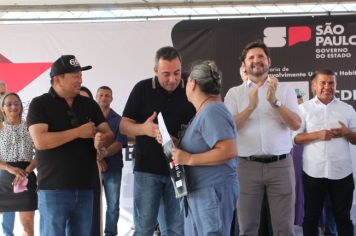 Foto - Inauguração do Empreendimento Cajati D- 65 casas e entrega de 280 títulos de Regularização Fundiária