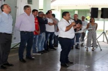 Foto - Entrega de Títulos de Regularização Fundiária