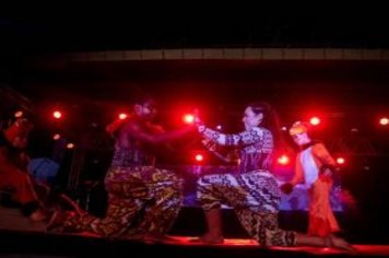 Foto - Espetáculo Rei Leão e banda Projeto X