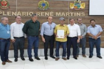 Foto - Entrega de Títulos de Regularização Fundiária - Bairro Parafuso