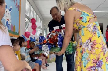 Foto - PREFEITURA DE CAJATI REALIZA ENTREGA  DE OVOS DE PÁSCOA E MIMOS ESPECIAIS!