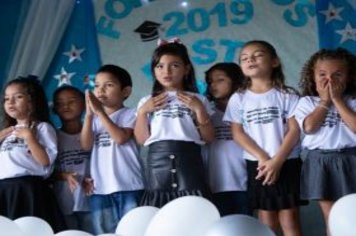 Foto - Formatura e Festa do Livro Escolas Municipais