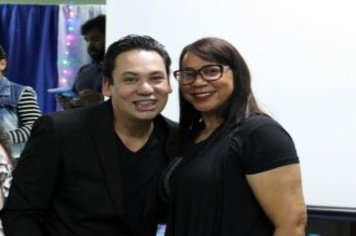 Foto - Noite de Autógrafos com Alunos Escritores