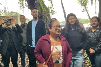 Foto - Sessão de Autógrafos - Árvore Guararema