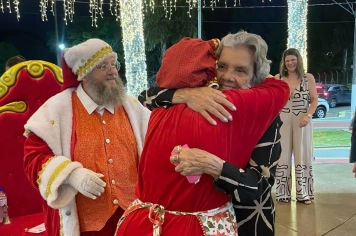 Foto - Chegada do Papai e Mamãe Noel em Cajati 
