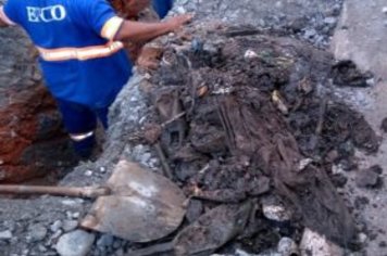 Prefeitura repara afundamento de rua no bairro Vila Adriana