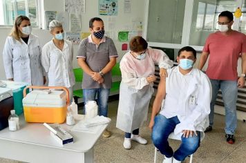 Enfermeiro que atua no combate à covid-19 é o primeiro cidadão de Cajati a receber a vacina