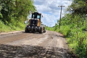 Estrada do Barro Branco recebeu melhorias pela equipe do Serviços Municipais