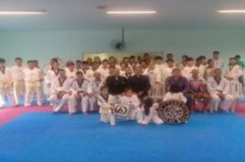 Exame de Faixa \”Projeto Social RSZ\” Taekwondo, realizado no Dep. de Esportes – Cajati