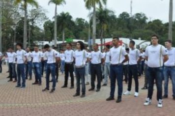 Cerimônia de Juramento à Bandeira tem presença marcante de público