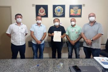 Prefeito Koga assina liberação de regularização fundiária de cerca 2 mil propriedades de Cajati