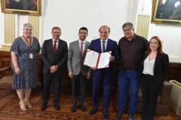 Prefeito assina convênio com a Secretaria da Justiça e Cidadania para obras em Cajati