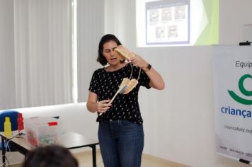 Famílias acompanhadas pelo Programa Criança Feliz participam de palestra sobre  Saúde Bucal no Fundo Social de Solidariedade de Cajati