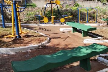 Praça no bairro Vila Nova recebe uma nova pintura e manutenção