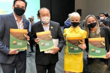 Prefeito Luiz Henrique Koga participa do lançamento do livro do Vale do Futuro