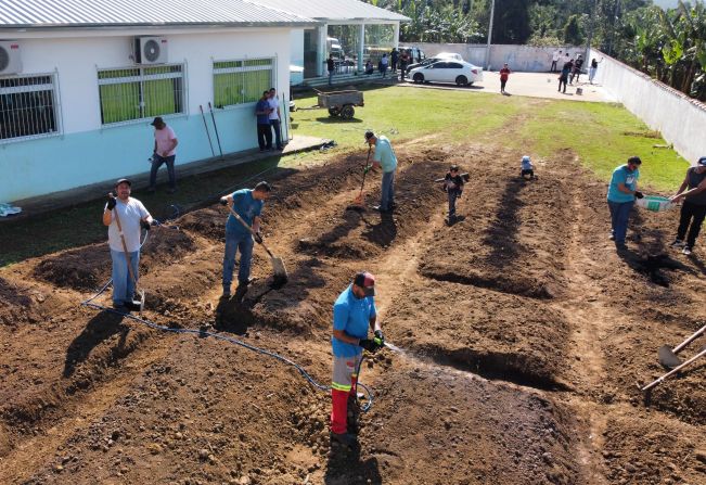 Projeto Horta Pedagógica foi realizada na Escola Municipal Mário Tadeu de Souza