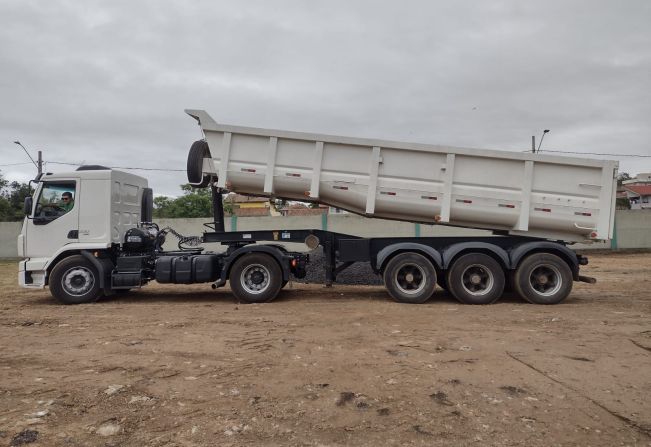 Serviços Municipais está com maquinário novo em campo