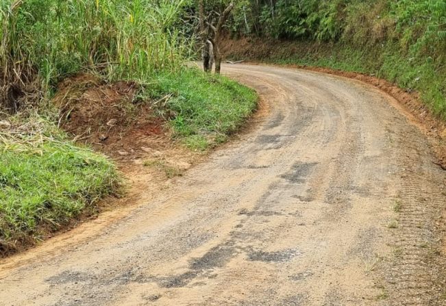 Estrada no bairro Capelinha recebe melhorias nesta quarta-feira, 3 de agosto